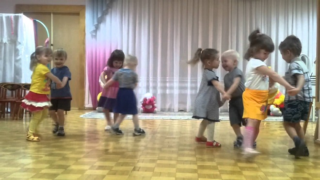 детский танец в детском саду